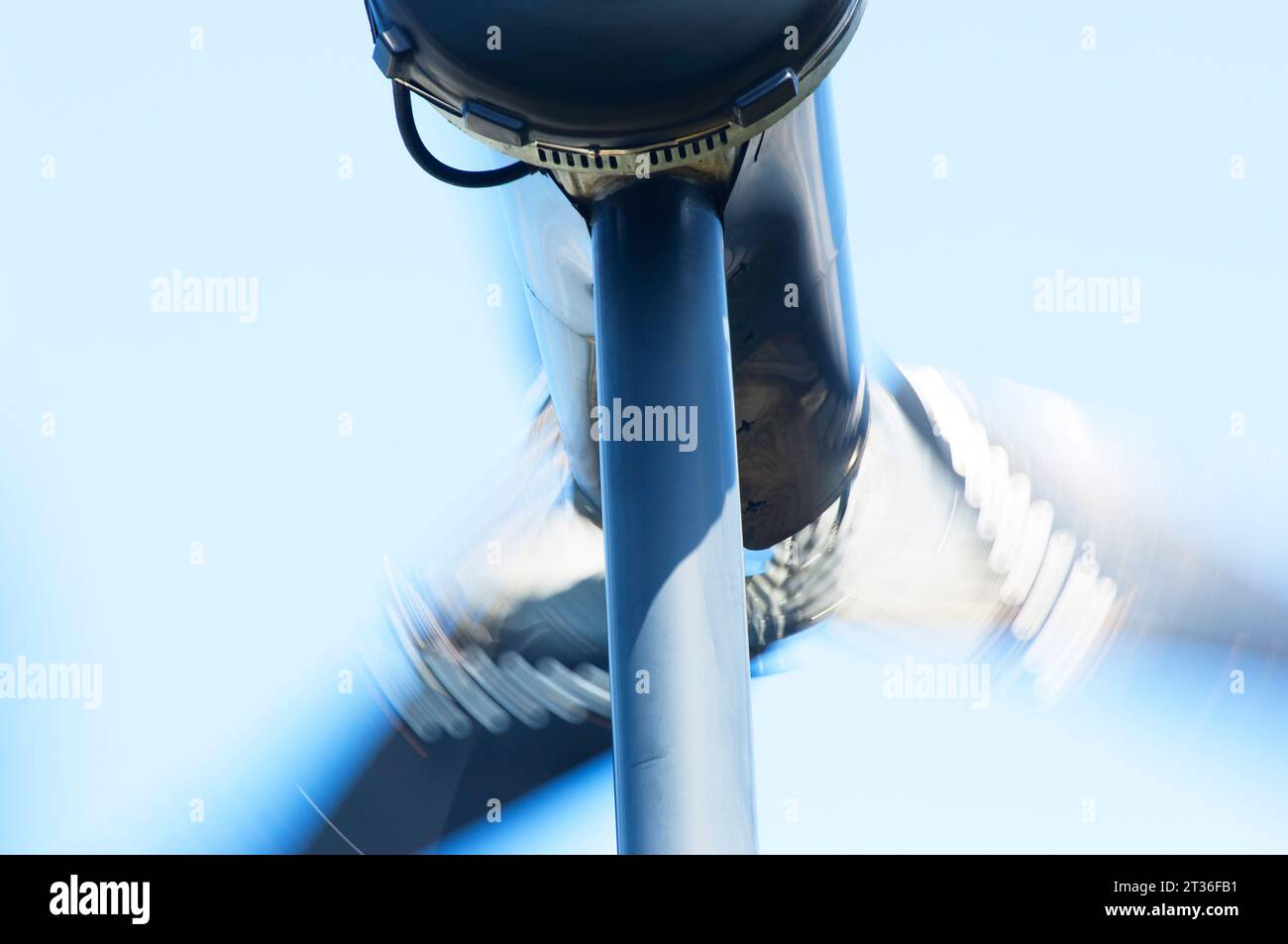 Pale sfocate di una piccola turbina - John Gollop Foto Stock