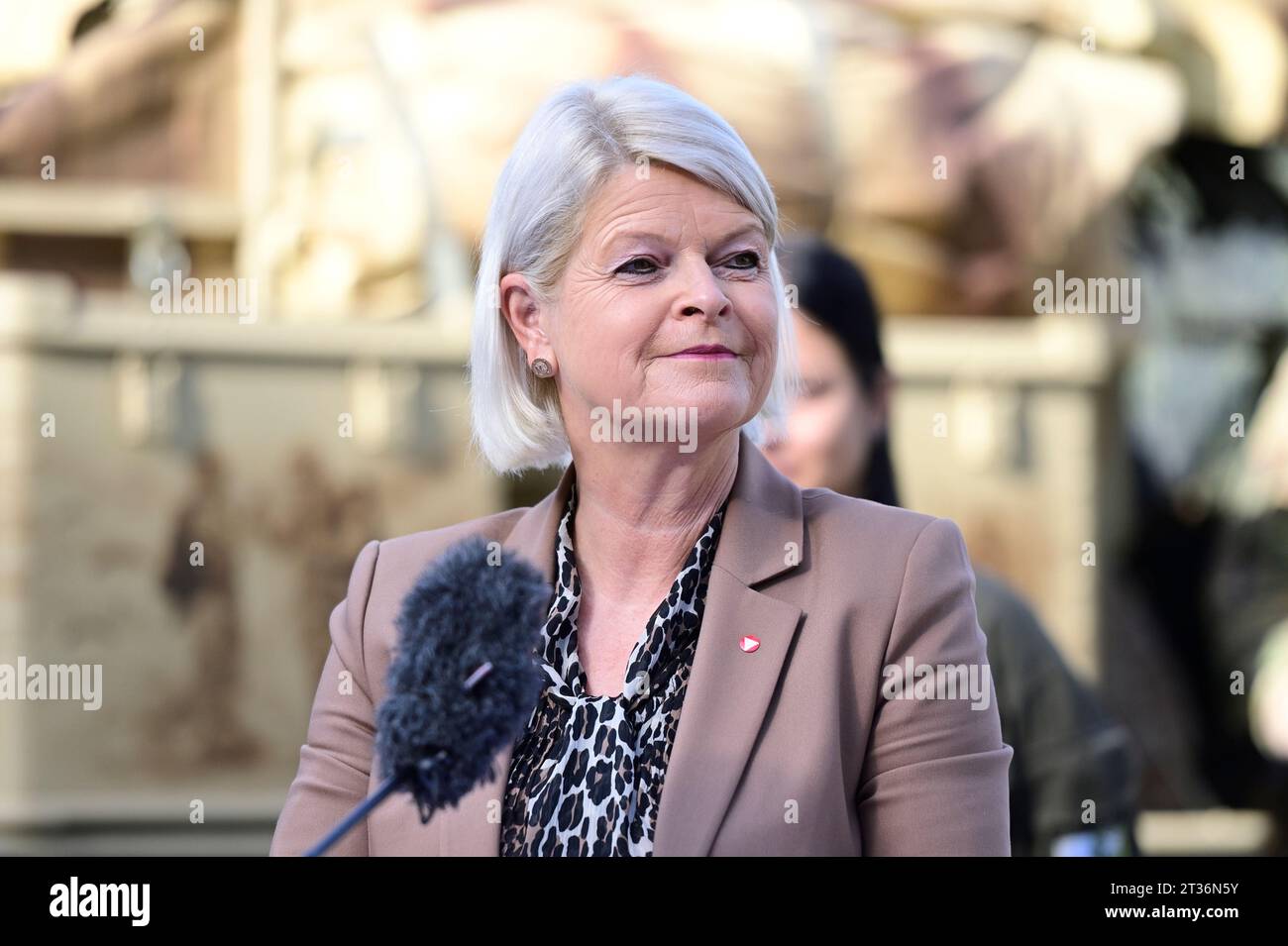 Vienna, Austria. 23 ottobre 2023. Conferenza stampa sullo spettacolo informativo e di performance delle forze armate austriache con il ministro della difesa Klaudia Tanner (ÖVP) Foto Stock