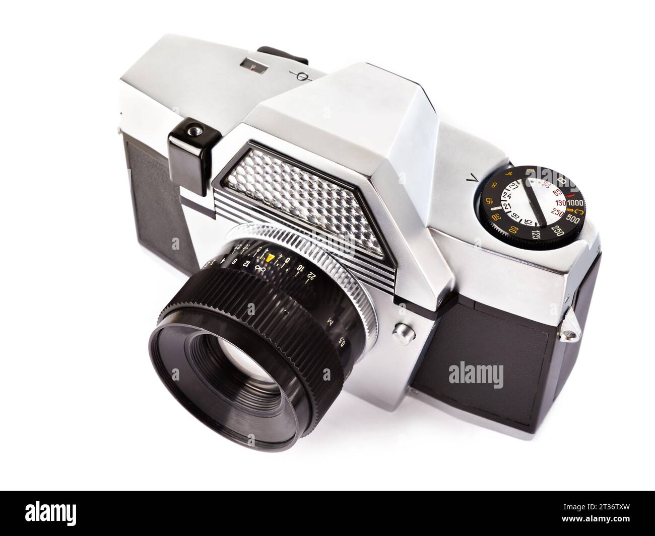 Vecchia fotocamera reflex con pellicola da 35 mm isolata bianca Foto Stock