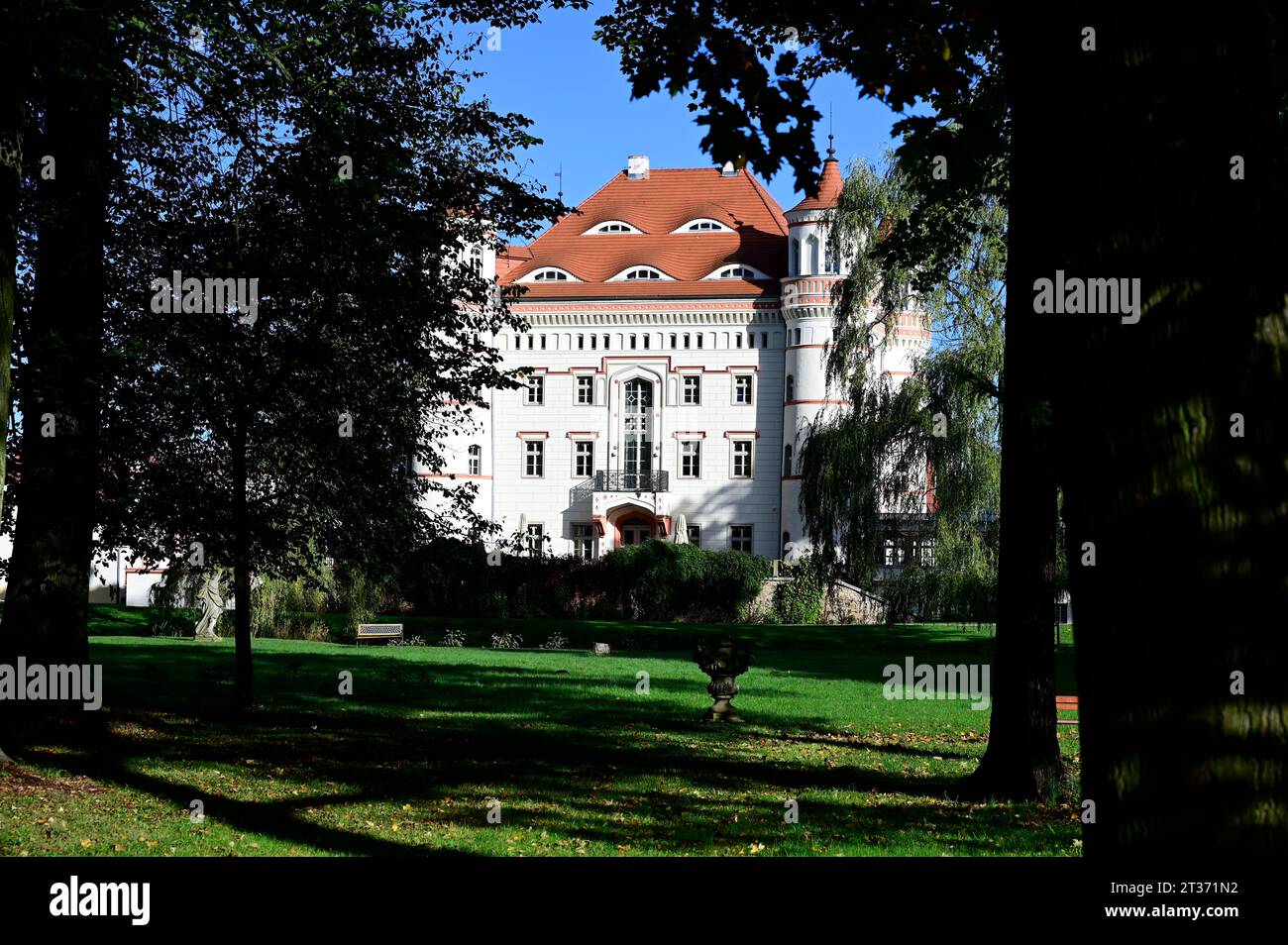 DAS Schloss Schildau (polnisch Pałac W Wojanowie) liegt im Dorf Schildau (Wojanów) in der Gemeinde Mysłakowice (Zillerthal-Erdmannsdorf) im powiat Jel Foto Stock