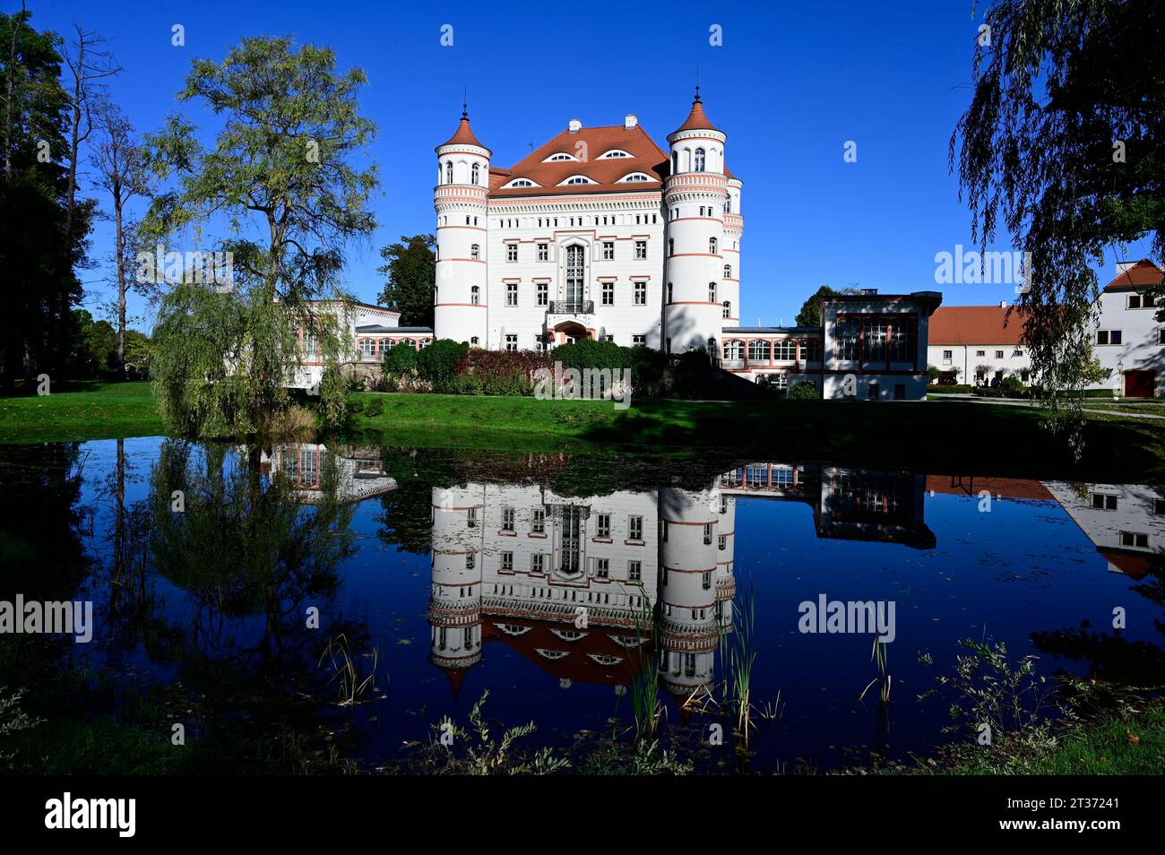 DAS Schloss Schildau (polnisch Pałac W Wojanowie) liegt im Dorf Schildau (Wojanów) in der Gemeinde Mysłakowice (Zillerthal-Erdmannsdorf) im powiat Jel Foto Stock