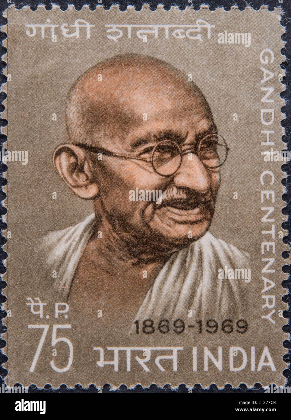 Mahatma Gandhi, 1869, 1948, politico indiano e figura di spicco negli sforzi di indipendenza dell'India dall'Impero britannico. Ritratto su francobolli indiani Foto Stock