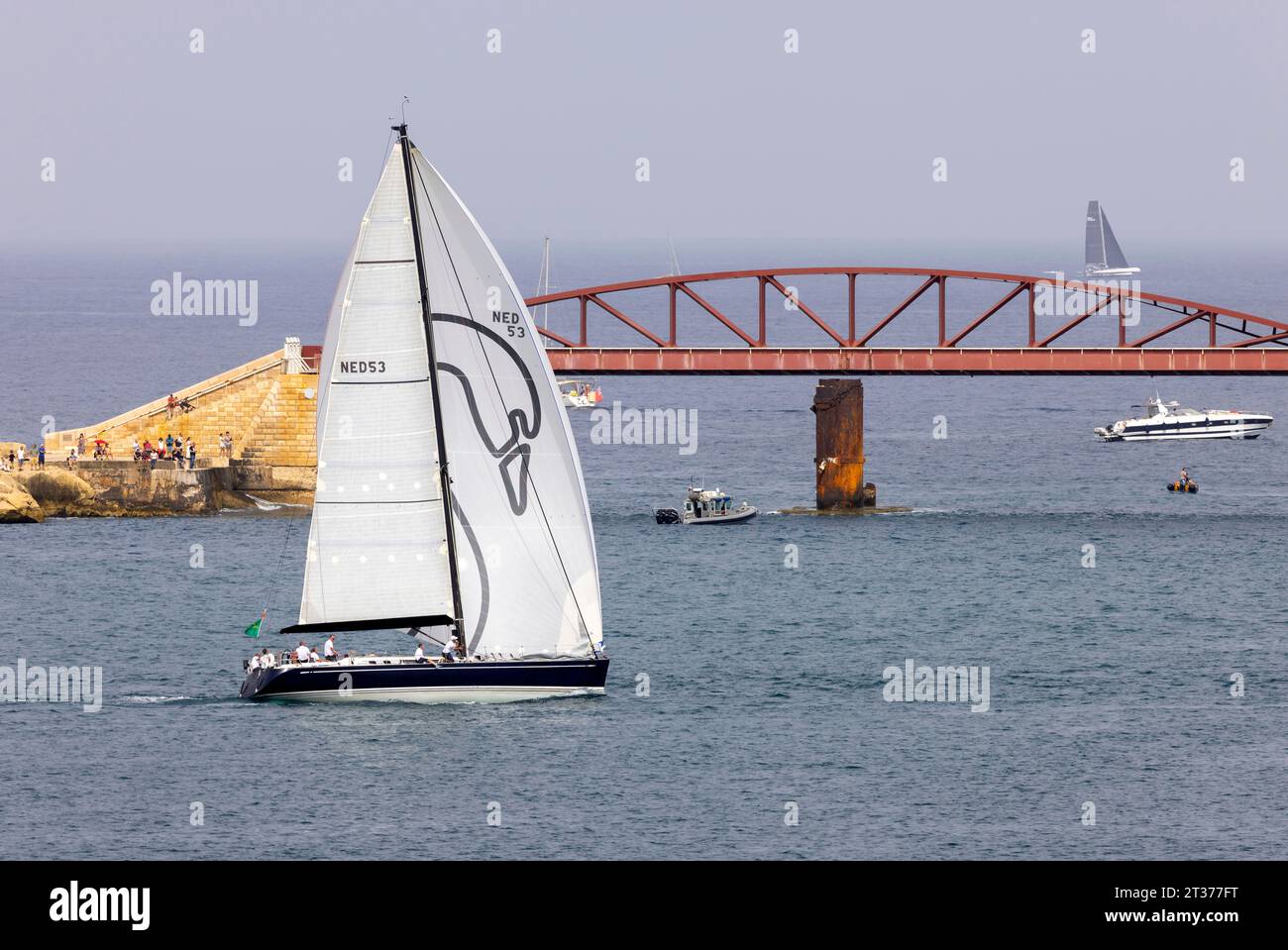 Giorno di apertura della corsa del Mar di mezzo 2023 con condizioni di brezza mista. Foto Stock