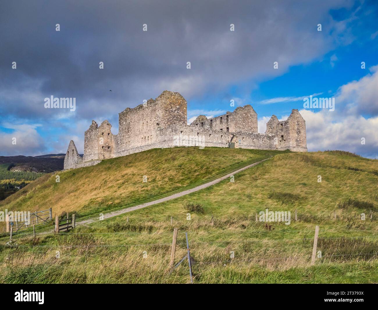 L'immagine è delle rovine della caserma militare di Ruthven. Costruito nel 1721, per sorvegliare le Highlands dopo la fallita rivolta giacobita del 1715 Foto Stock