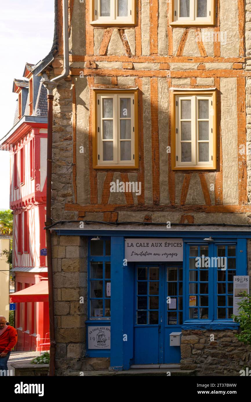 Casa in legno ristrutturata in Rue des Orfevres, nel centro storico di Vannes, in Bretagna. Vannes, Morbihan, Francia Foto Stock