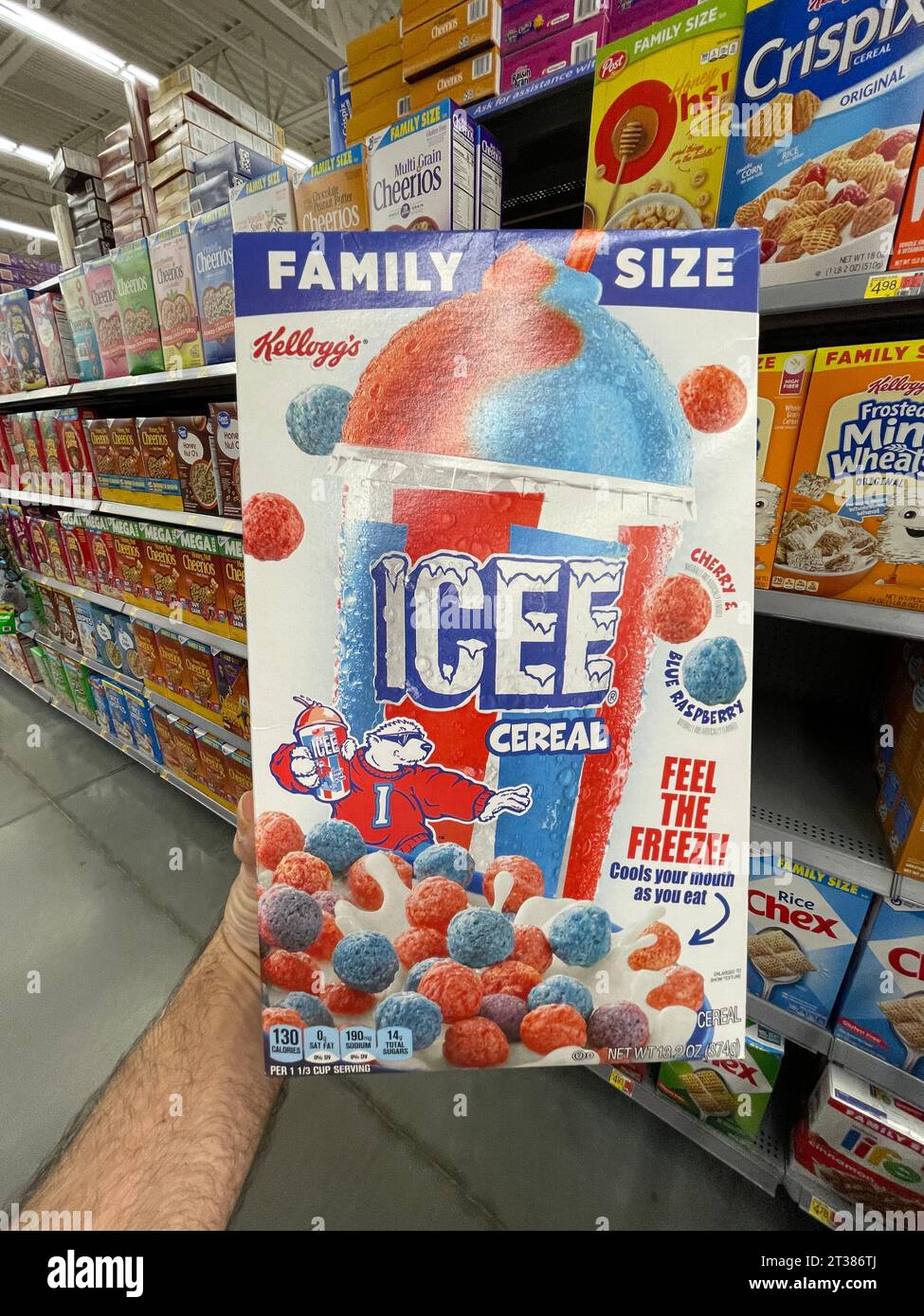 Grovetown, GA USA - 08 06 23: Negozio di alimentari Walmart Icee Cereal Foto Stock