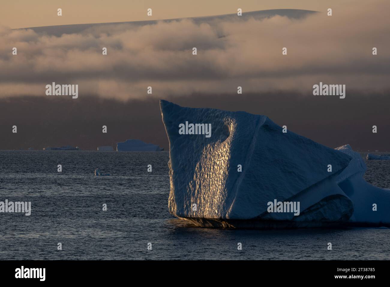 Il bellissimo Iceberg all'alba Foto Stock