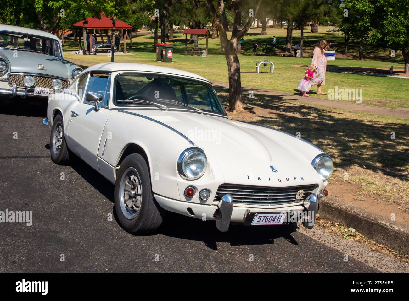 1960s Triumph GT6 Mk i parcheggiato all'ANZAC Park Tamworth Australia, Foto Stock