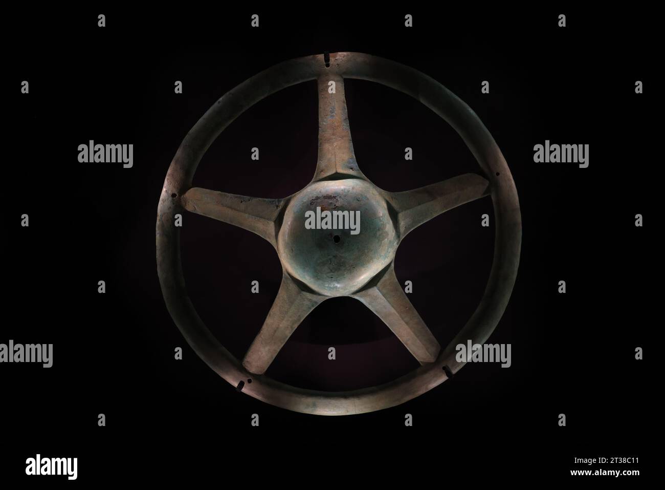 Hong Kong 2023 ottobre 23: La maschera e la scultura nella cultura di Sanxingdui. Si tratta di un sito archeologico e di un'importante cultura dell'età del bronzo nella Gua moderna Foto Stock