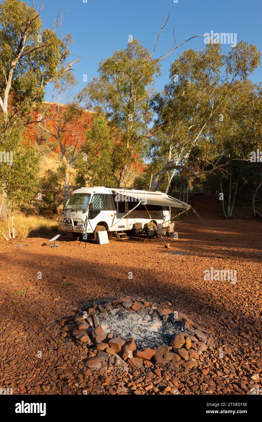 Toyota Coaster camper per per camper per per campeggio a Kalgan Pool, Pilbara, Australia Occidentale, Australia Foto Stock