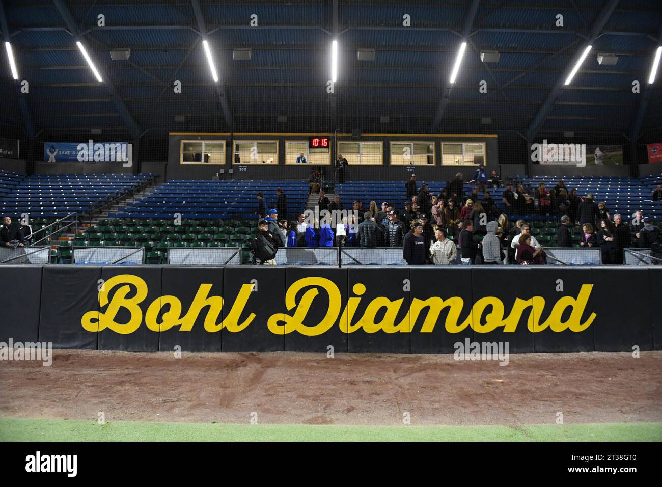 Vista generale della segnaletica Bol Diamond al Blair Field dopo le finali di baseball CIF Southern Section Division 1 di venerdì maggio. 19, 2023 in lunghezza Foto Stock