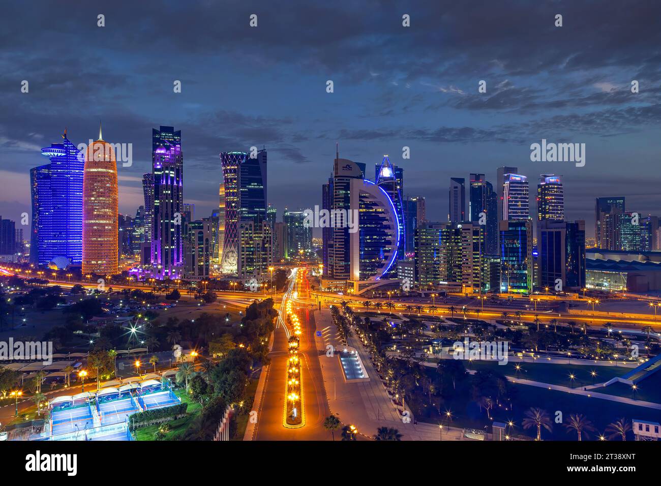 Alti edifici per uffici sulla Corniche a Doha Foto Stock