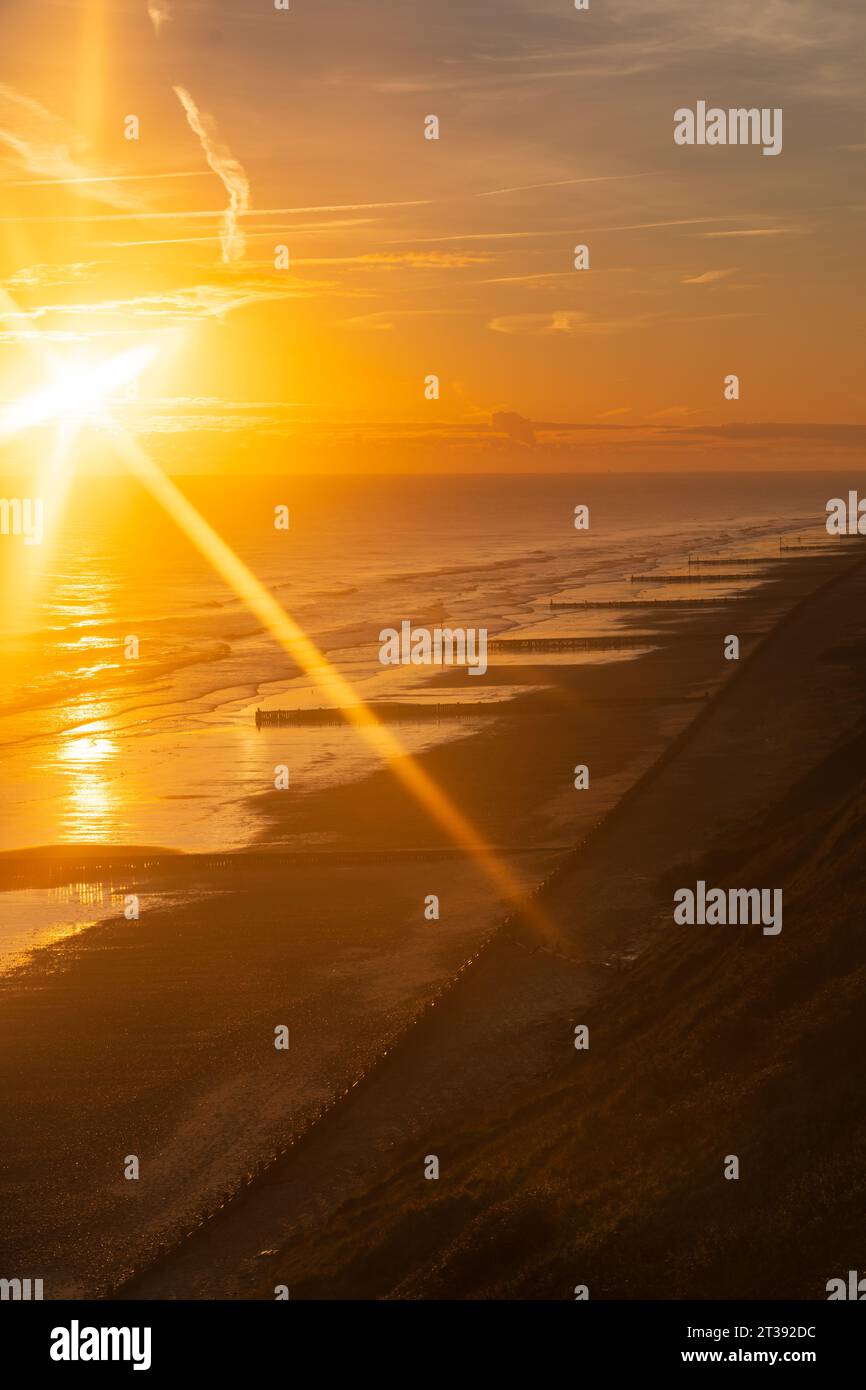Trimingham, North Norfolk, Regno Unito, orientamento all'alba in verticale Foto Stock