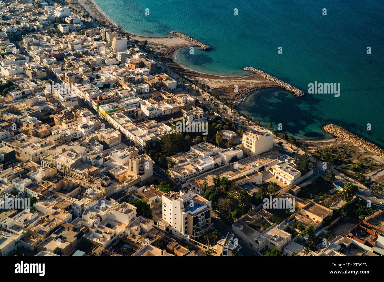Vista aerea della costa tunisina e della città di Mahdia. Foto Stock