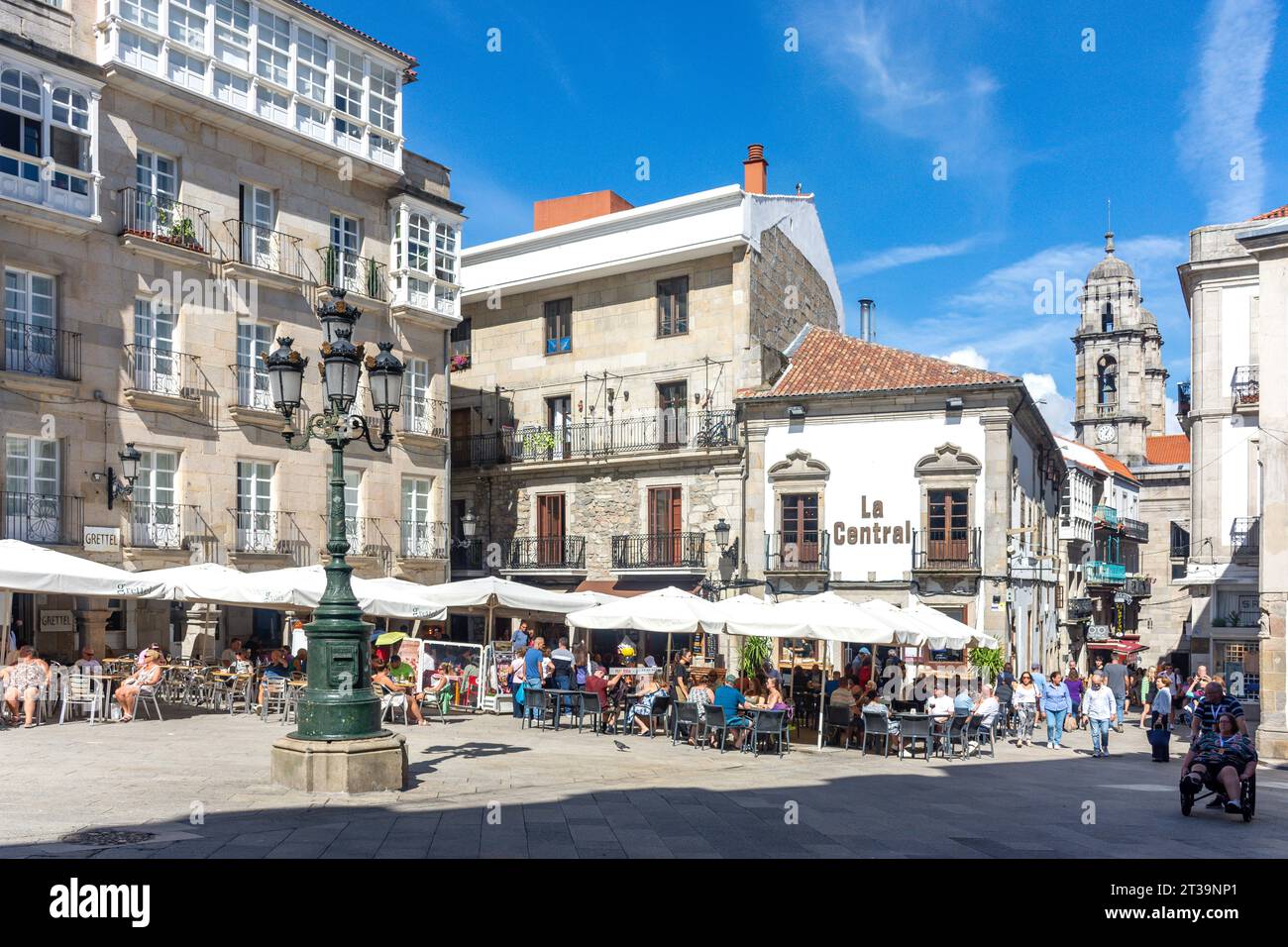 Ristoranti all'aperto, Plaza de la Constitución, città vecchia, Vigo, Provincia di Pontevedra, Galizia, Regno di Spagna Foto Stock