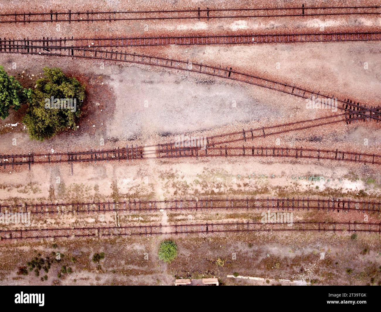Ferrovia in un paesaggio desertico Foto Stock