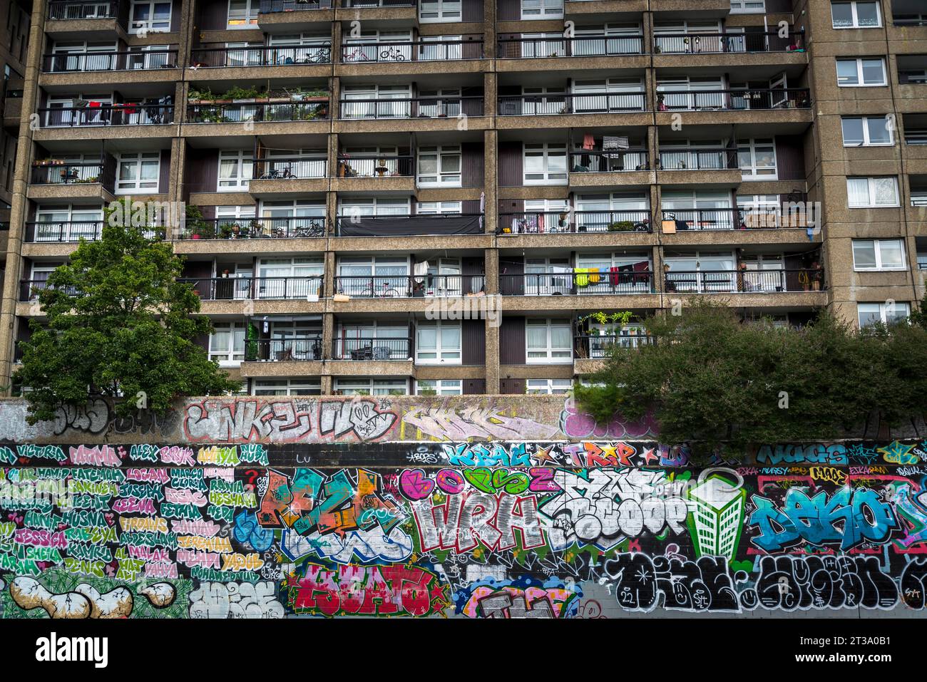 Trellick Tower, un blocco torre classificato di grado II* a North Kensington. Inaugurato nel 1972 e progettato in stile brutalista dall'architetto Ernő Goldfinger, L. Foto Stock