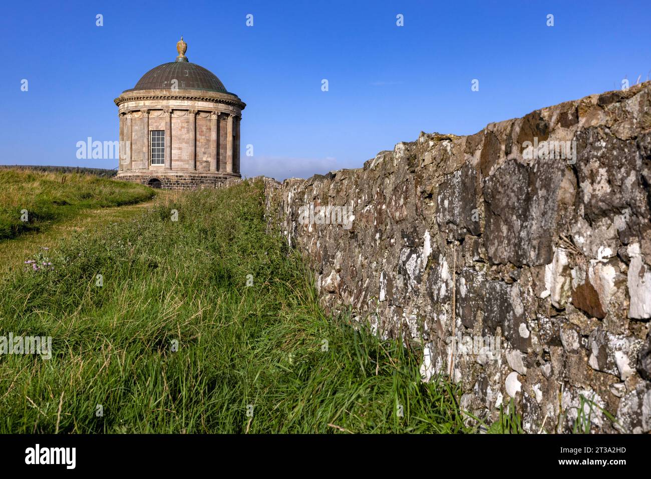 Il tempio di Mussenden è un tempio circolare costruito alla fine del XVIII secolo. Si trova sulla cima della scogliera a Downhill Demesne, County Londonderry, Foto Stock