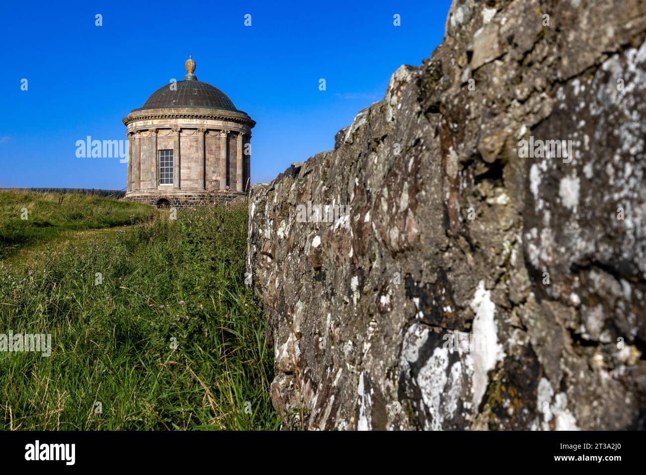 Il tempio di Mussenden è un tempio circolare costruito alla fine del XVIII secolo. Si trova sulla cima della scogliera a Downhill Demesne, County Londonderry, Foto Stock