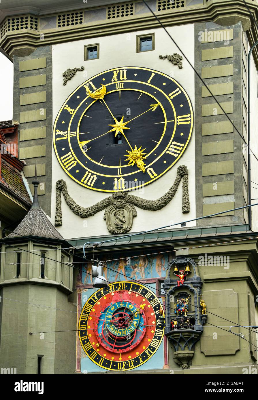 Orologio astronomico sulla torre medievale dell'orologio Zytglogge in via Kramgasse a Berna, Svizzera Foto Stock