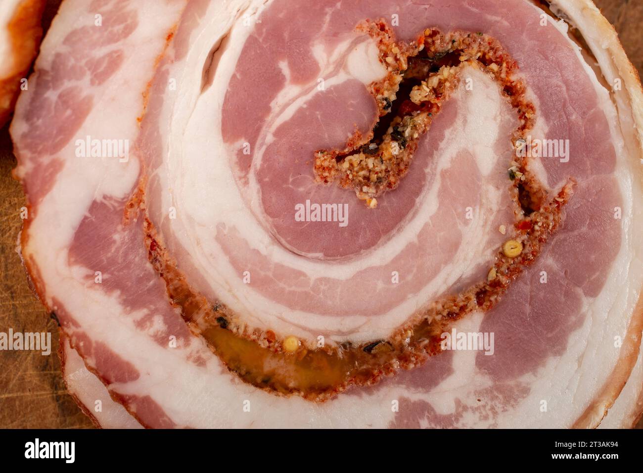 Roulade di carne di maiale tagliata a fette, piatto e morbido Foto Stock