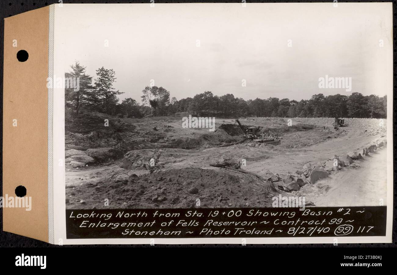 Contratto n. 99, ampliamento del bacino di distribuzione ad alto livello Fells, Stoneham, Malden, Melrose, guardando a nord da sta. 19+00 showing Basin 2, enlargement of Fells Reservoir, Stoneham, Mass., 27 agosto 1940 Foto Stock