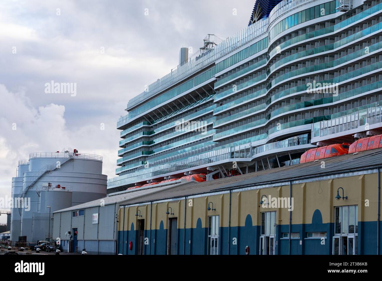 La nave da crociera Arvia è ormeggiata a Barcellona, in Spagna Foto Stock