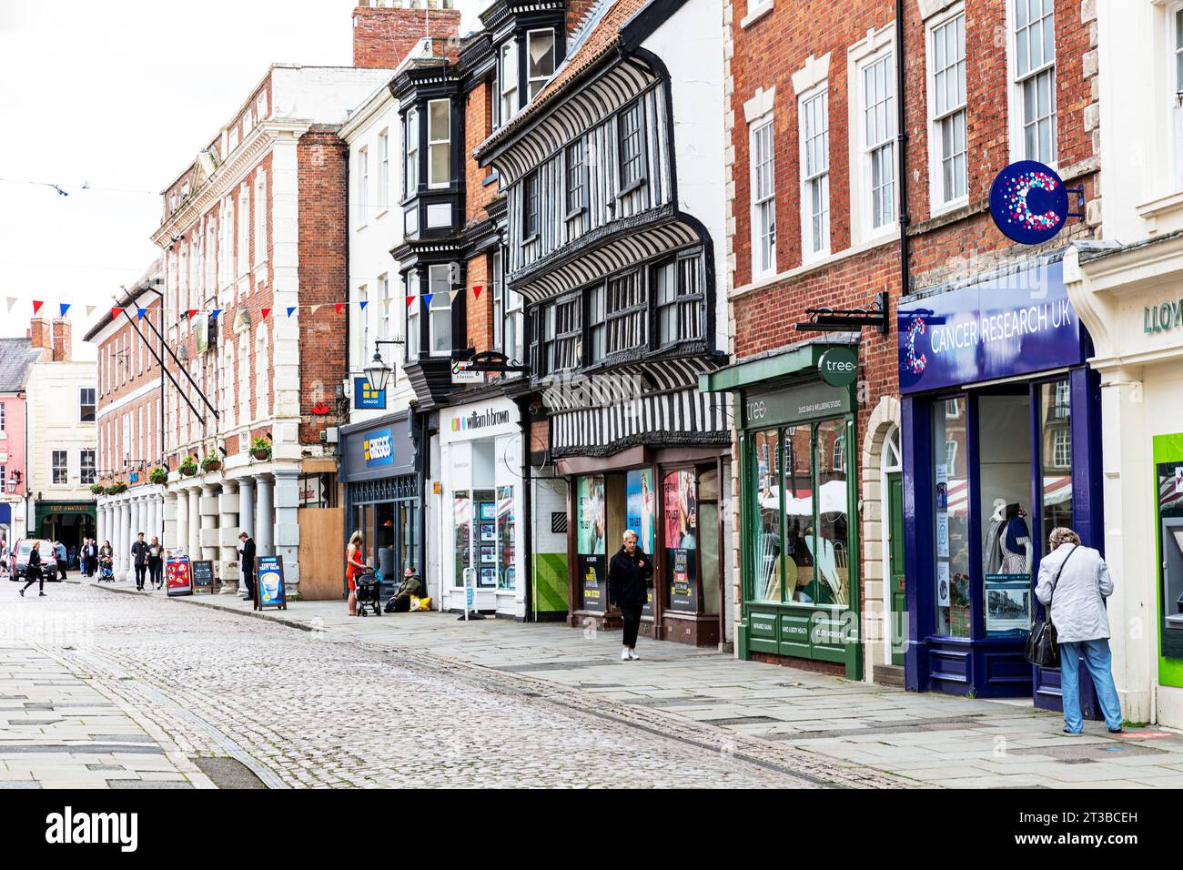 Newark, Newark on Trent, Nottinghamshire, Regno Unito, Inghilterra, Newark Town, negozi, negozi, città, centro, città, negozi di Newark, strada, strada Foto Stock