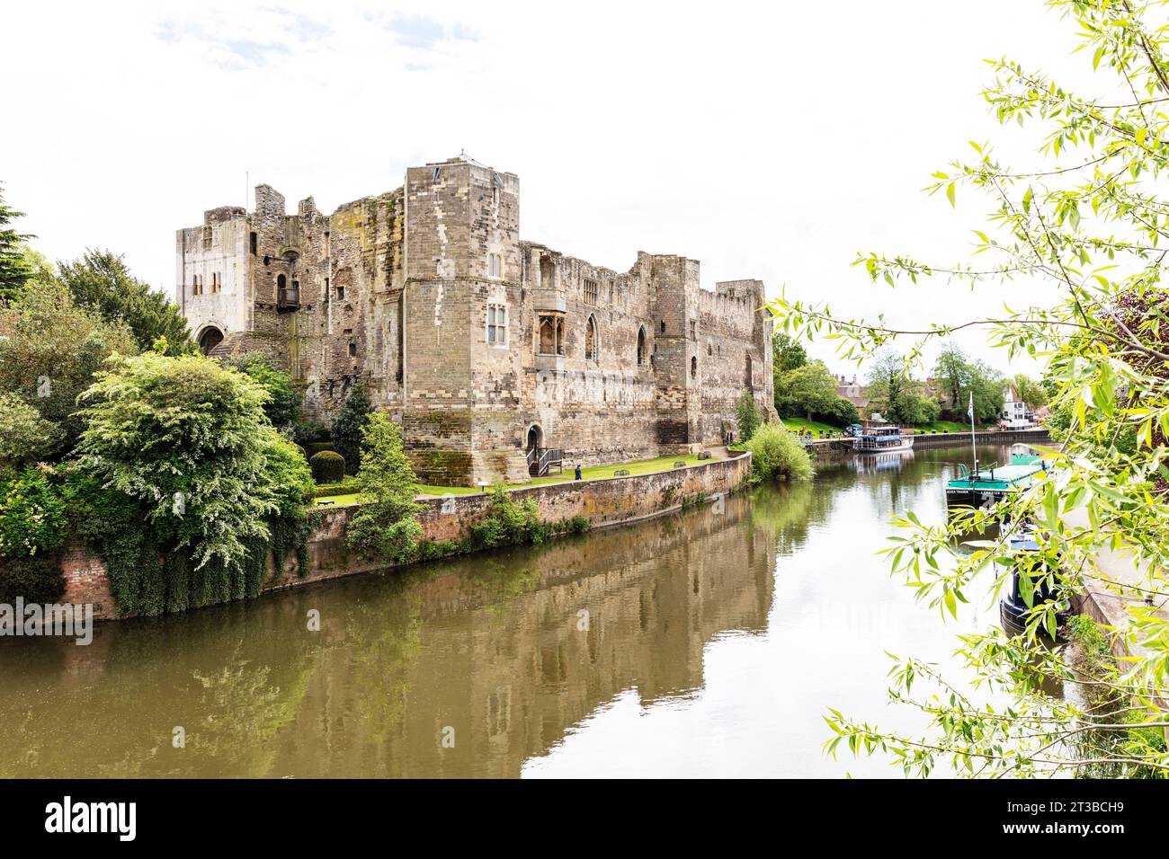 Newark Castle, Newark, Newark on Trent, Nottinghamshire, UK, Inghilterra, castello di Newark Regno Unito, castello, castelli, fiume Trent, fiume, fiumi, Trent Foto Stock