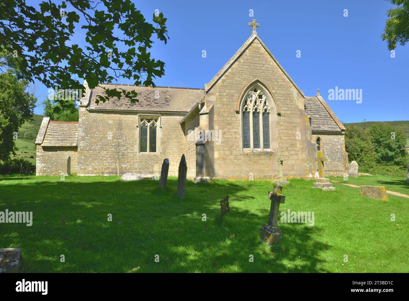 La chiesa di St Mary nel villaggio in rovina del Dorset di Tyneham. La chiesa, tuttavia, rimane praticamente intatta. Foto Stock