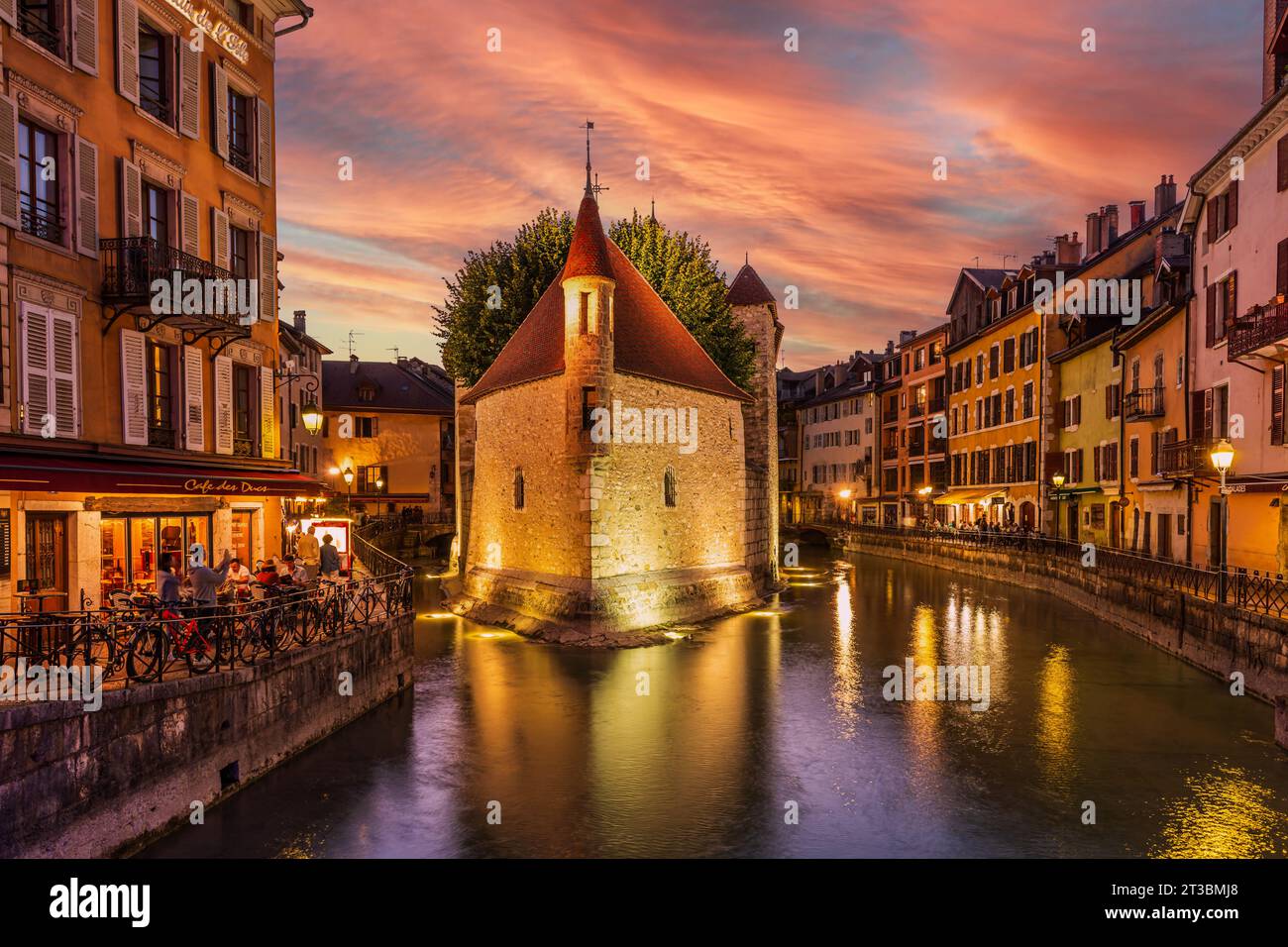 Palais de l'isle, sul fiume Thiou, la sera, ad Annecy, alta Savoia, Francia Foto Stock