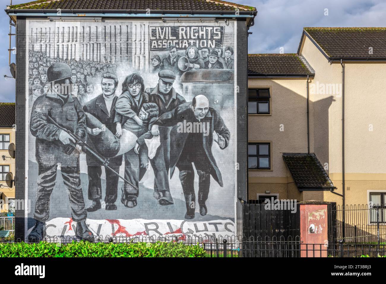 I murales di Derry, Irlanda del Nord, sono una forma unica e potente di arte pubblica che racconta la storia del travagliato passato della città. Foto Stock
