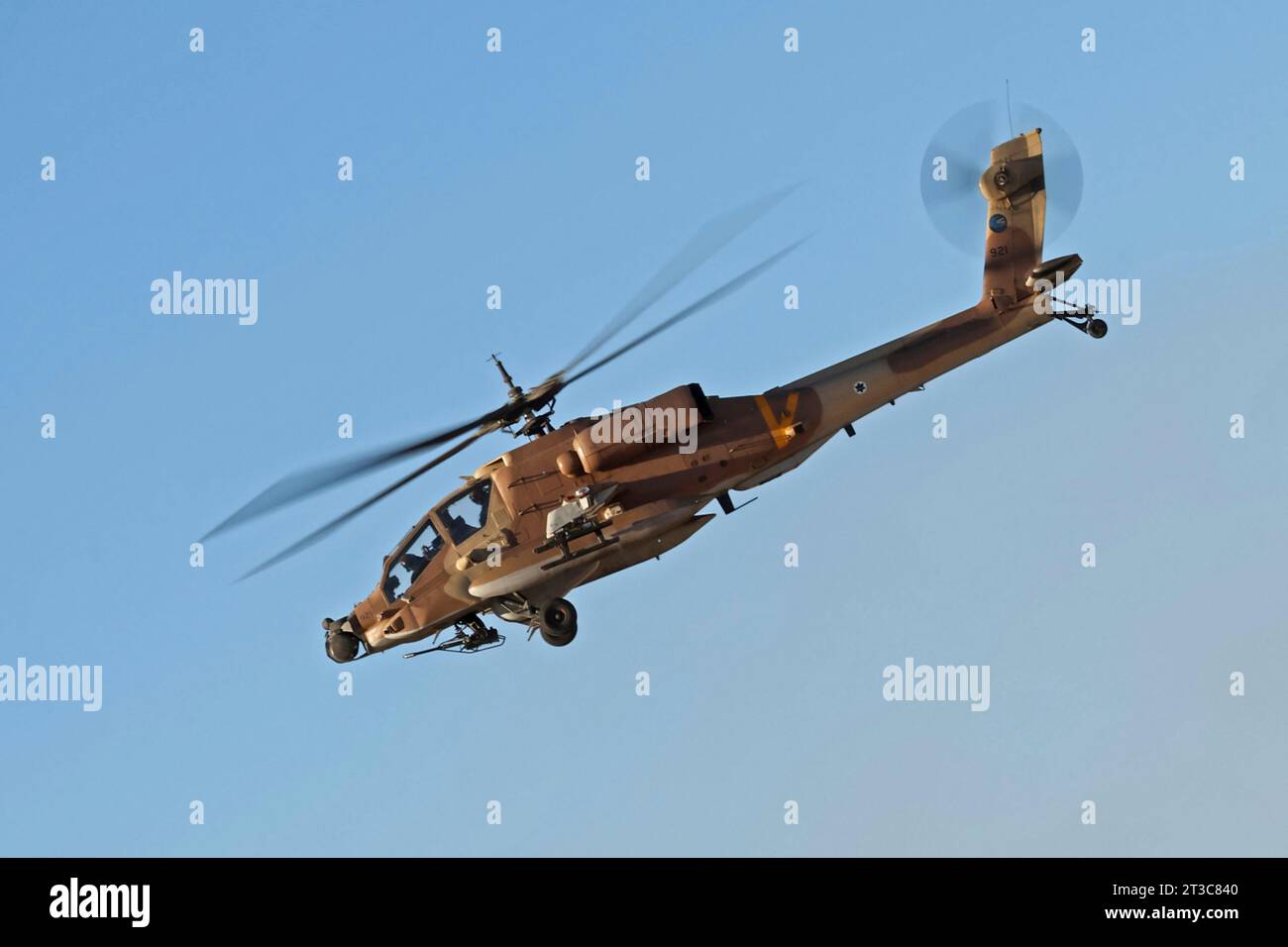 AH-64A Peten dell'Aeronautica militare israeliana in volo. Foto Stock