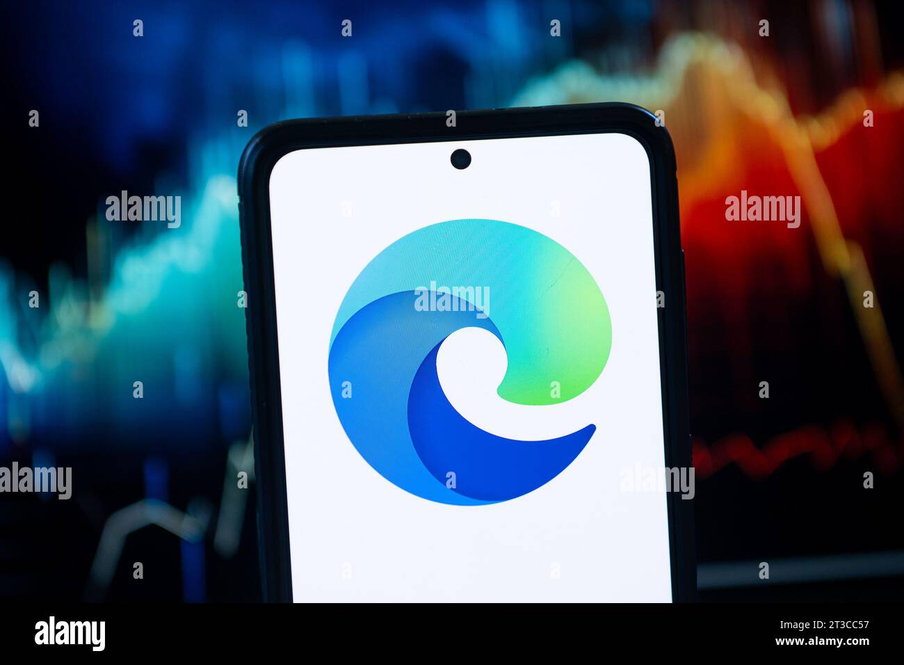 Polonia. 24 ottobre 2023. In questa immagine viene visualizzato un logo Microsoft Edge su uno smartphone. (Foto di Mateusz Slodkowski/SOPA Images/Sipa USA) **** esclusivamente a scopo editoriale *** credito: SIPA USA/Alamy Live News Foto Stock