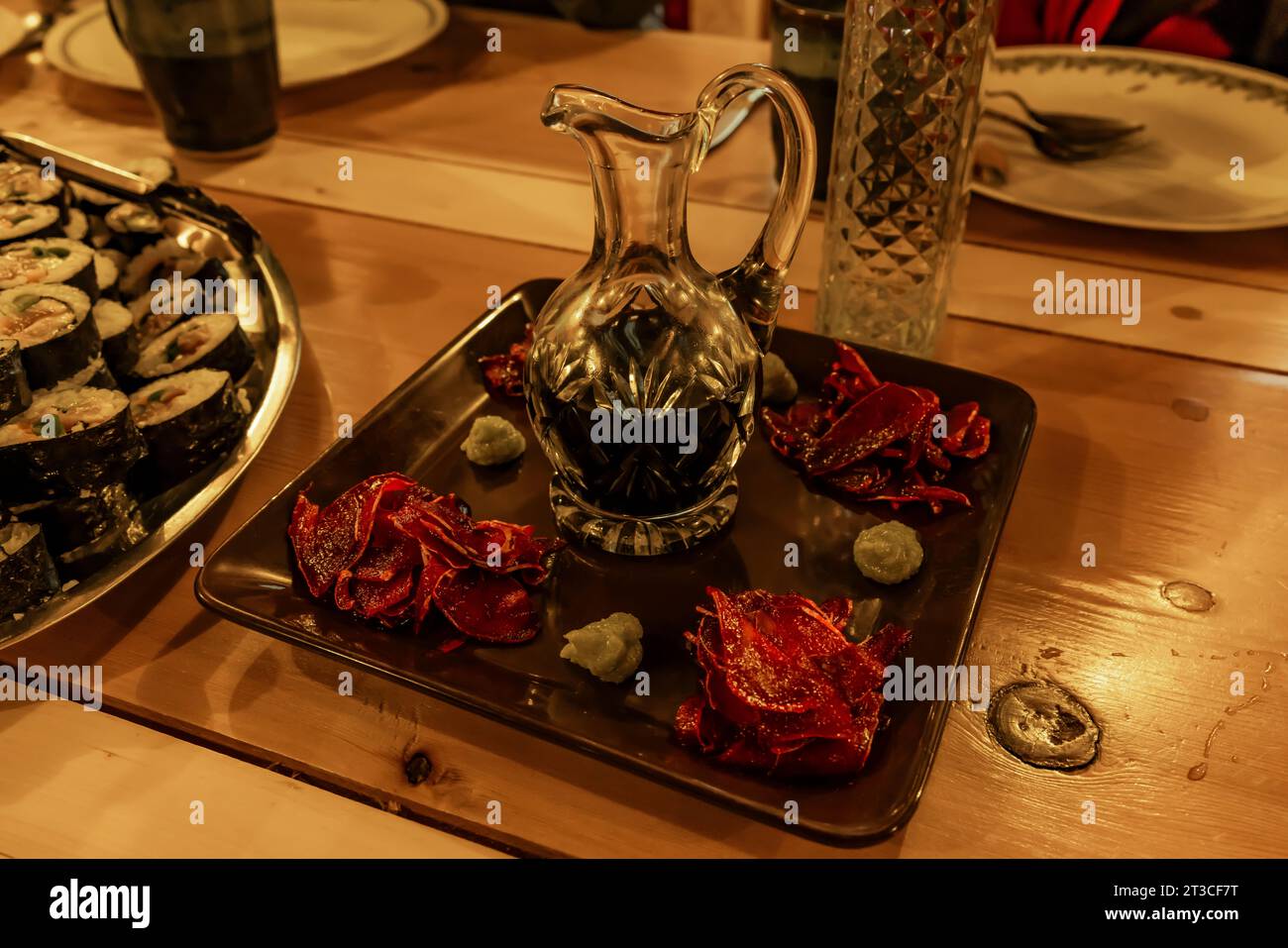 Nuovo ristorante, con arredi creativi e meravigliosi pasti biologici, presso la vecchia Rose Harbour Whaling Station, nella riserva del Parco Nazionale di Gwaii Haanas, Haida Foto Stock