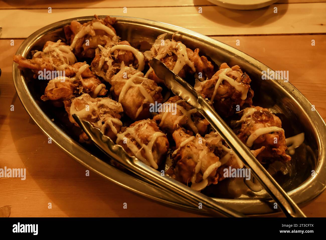 Nuovo ristorante, con arredi creativi e meravigliosi pasti biologici, presso la vecchia Rose Harbour Whaling Station, nella riserva del Parco Nazionale di Gwaii Haanas, Haida Foto Stock