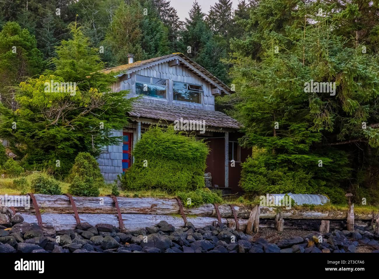 Rose Harbour Guesthouse presso la vecchia Rose Harbour Whaling Station, nel Gwaii Haanas National Park Reserve, Haida Gwaii, British Columbia, Canada [senza attrezzatura Foto Stock