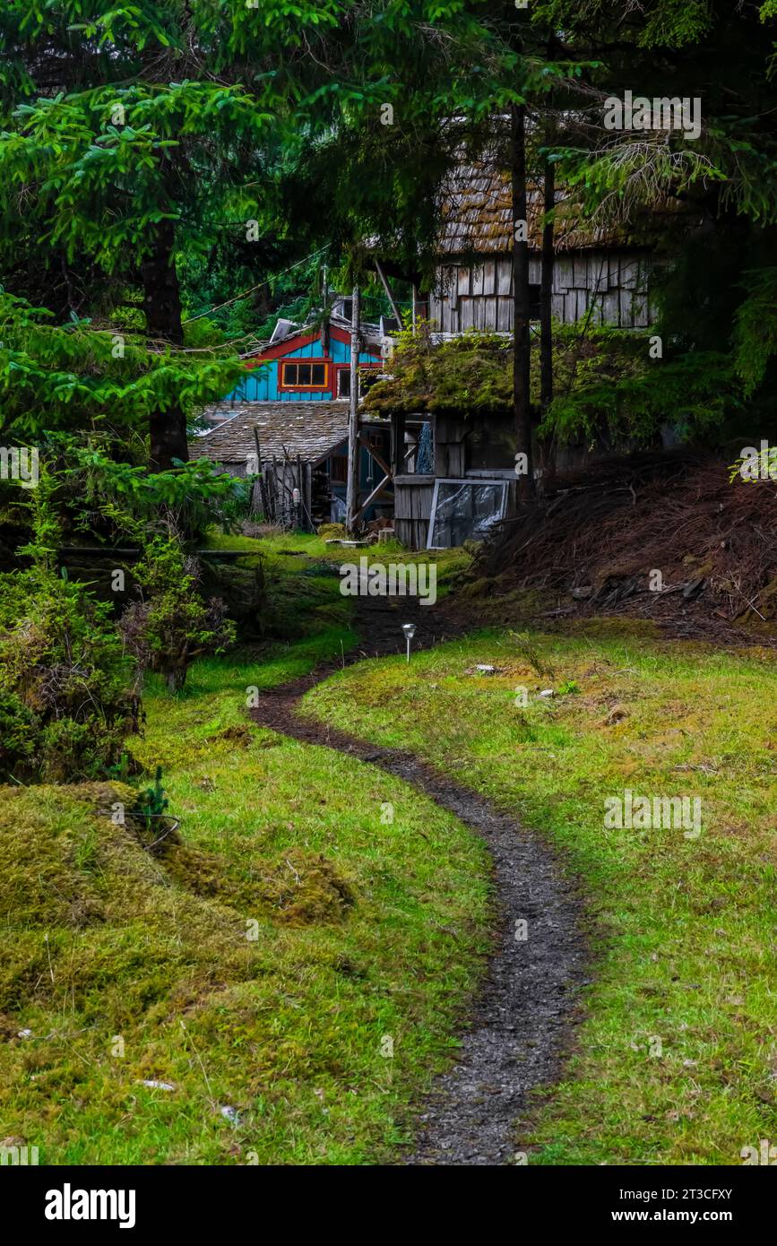 Case presso la vecchia Rose Harbour Whaling Station, nel Gwaii Haanas National Park Reserve, Haida Gwaii, British Columbia, Canada [nessun rilascio di proprietà; edi Foto Stock