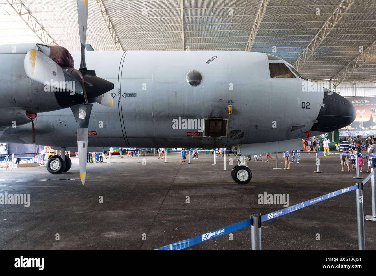 Salvador, Bahia, Brasile - 11 novembre 2014: P-3AM Orion dell'aeronautica militare brasiliana in mostra ai cancelli aperti dell'aeronautica militare nel ci Foto Stock