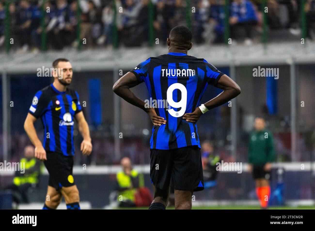 Marcus Thuram in azione durante la partita di UEFA Champions League tra FC Internazionale e FC Salzburg allo Stadio Giuseppe Meazza di Milano, Italia, il 24 ottobre 2023 crediti: Mairo Cinquetti/Alamy Live News Foto Stock