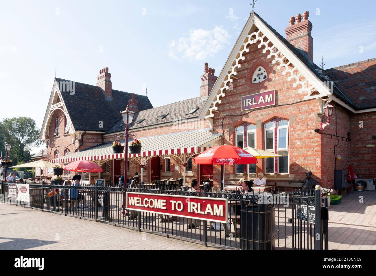 Edifici della stazione conservati e restaurati, Irlam, Greater Manchester Foto Stock