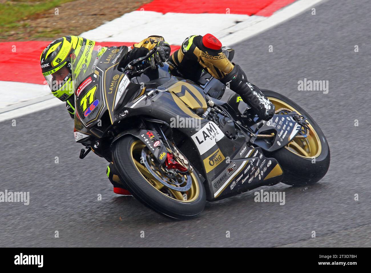 Kyle Ryde - LAMI OMG Racing Yamaha - in sella a Yamaha 77 nelle 2023 Superbike britanniche a Brands Hatch nell'ottobre 2023 Foto Stock