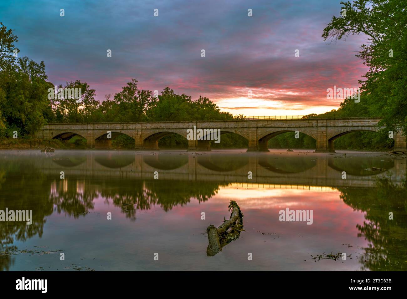 L'acquedotto che attraversa il fiume Monocacy è il più grande degli 11 lungo il C&o Canal. Il canale iniziò la costruzione nel 1828 a Georgetown nel distretto Foto Stock