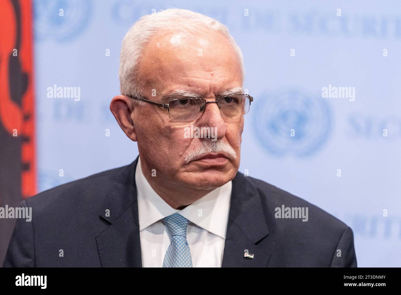 Riyad al-Maliki, Ministro degli affari Esteri e degli espatriati di Stato di Palestina partecipa a SC stakeout con i leader dei paesi arabi presso la sede delle Nazioni Unite a New York il 24 ottobre 2023 Foto Stock