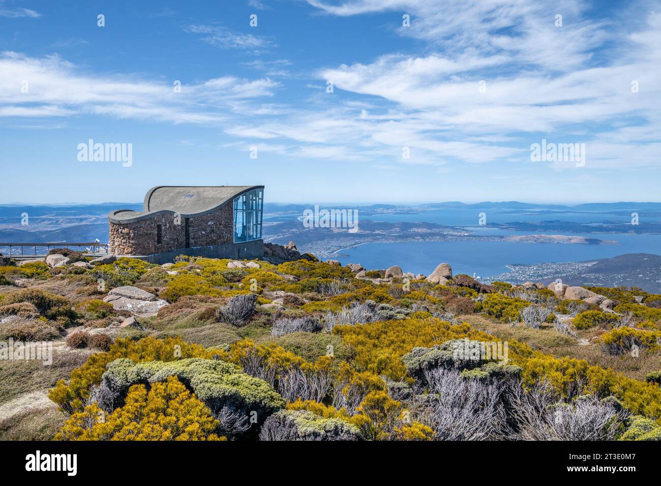 Il Pinnacle Observation Shelter si affaccia sulla città di Hobart, sul Monte Wellington in Tasmania, Australia Foto Stock