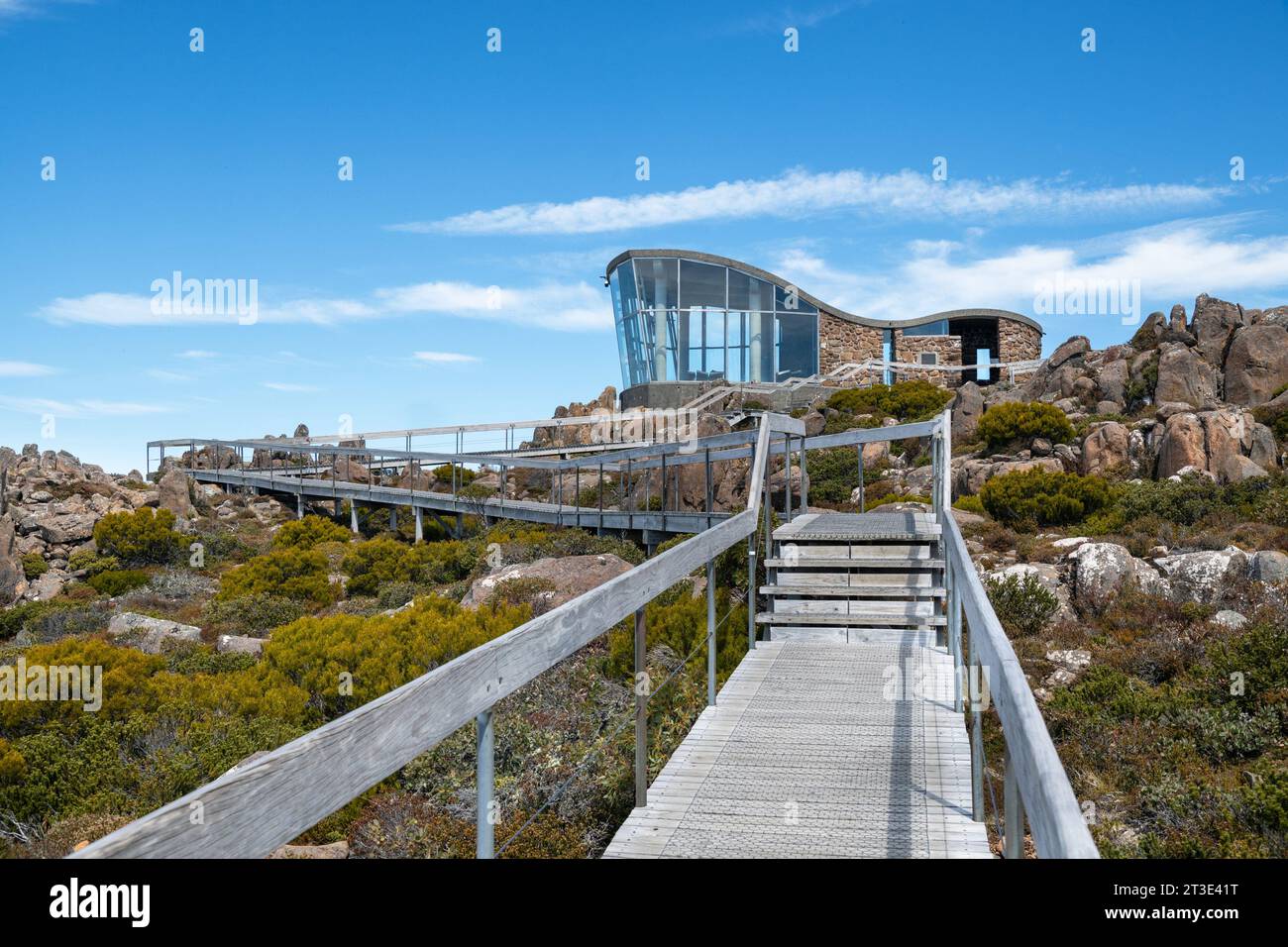 The Pinnacle Observation Shelter on the Pinnacle of Mt Wellington in Tasmania, Australia Foto Stock
