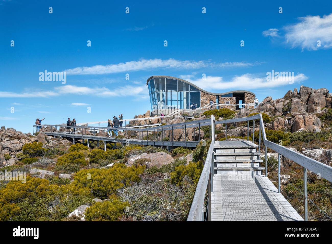 The Pinnacle Observation Shelter on the Pinnacle of Mt Wellington in Tasmania, Australia Foto Stock