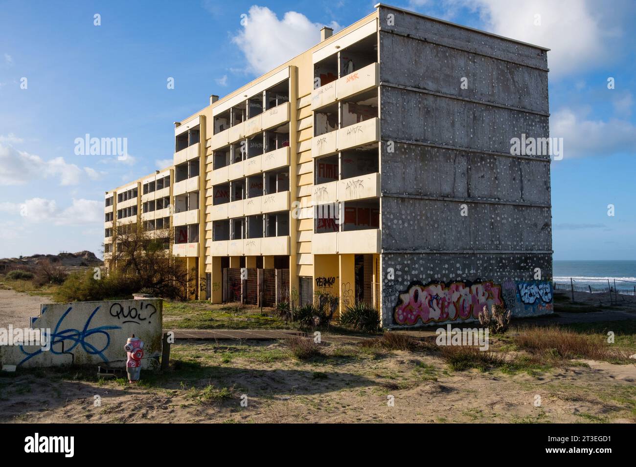 Soulac-sur-Mer (Francia centro-occidentale): Edificio le Signal, i cui abitanti sono vittime della prima espropriazione climatica francese. Soulac è un Foto Stock