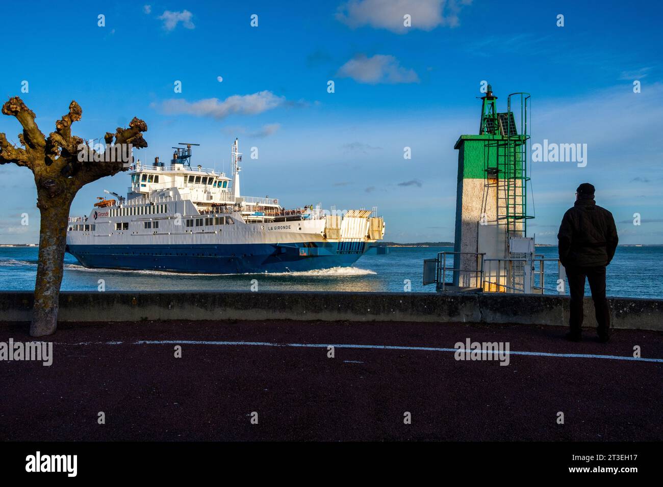 Il traghetto Verdon o Royan, uno dei due traghetti che attraversano l'estuario della Gironda. Qui, la nave la Gironde salpa da le Verdon-sur-Mer a Ro Foto Stock