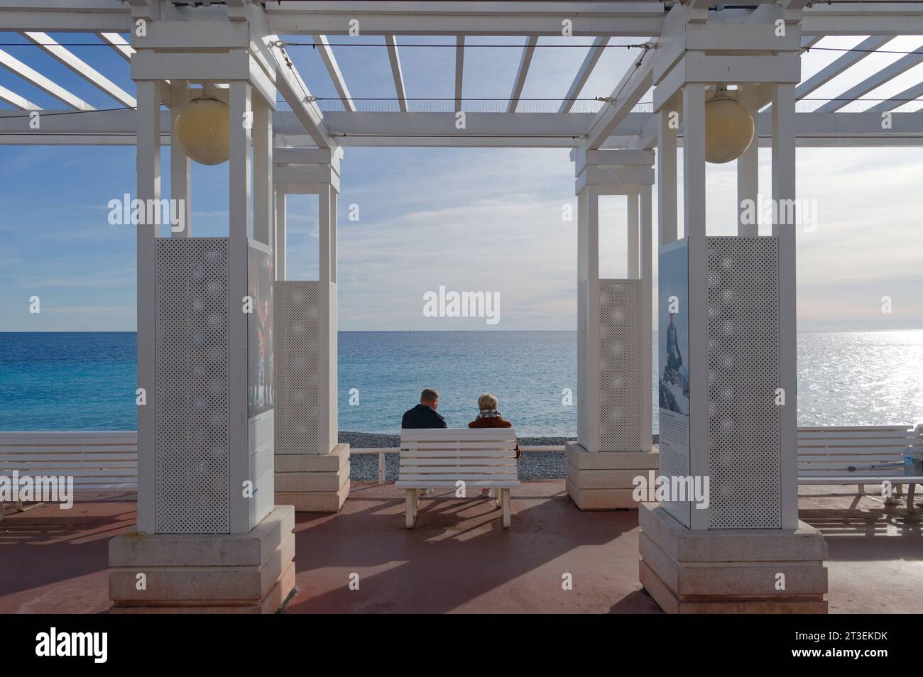 Nizza (Francia sud-orientale): pergola lungo la Promenade des anglais (passeggiata degli inglesi) Foto Stock